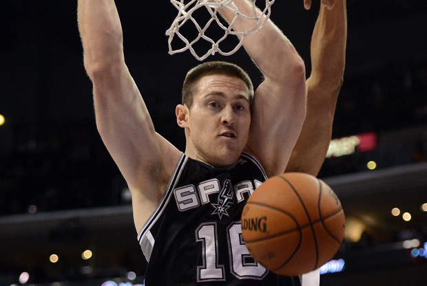 aron-baynes-dunk.jpg