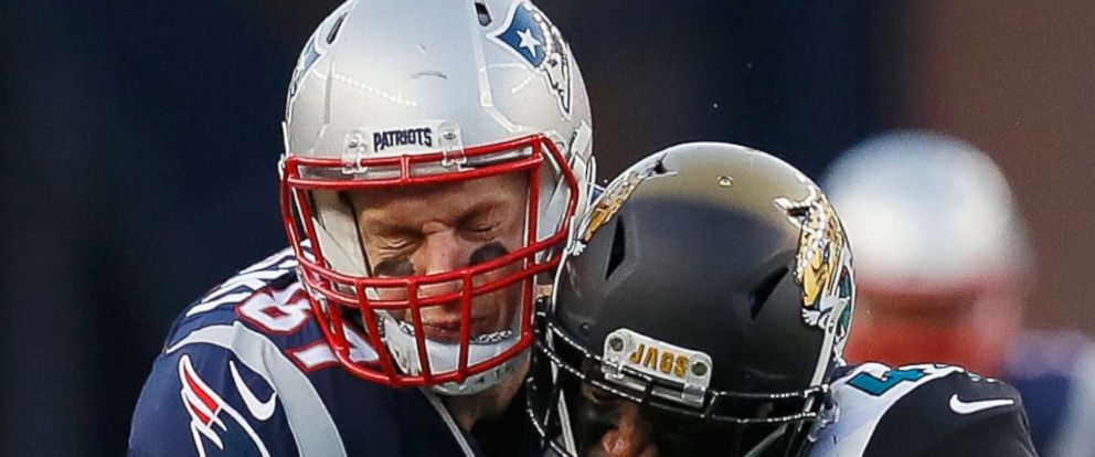 rob-gronkowski-gty-hit-jaguars-hb-180122_12x5_992